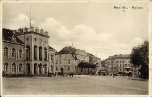 Ak Neustrelitz in Mecklenburg, Rathaus