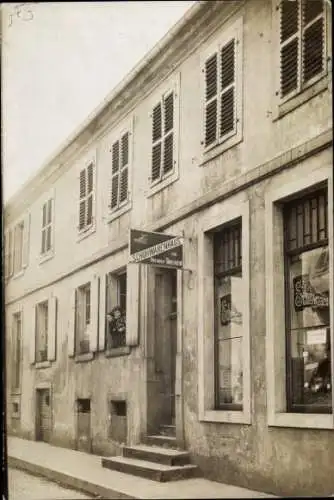 Foto Ak Blieskastel im Saarland, Schuhwarenhaus Hermine Touissaint, Hausnr. 77