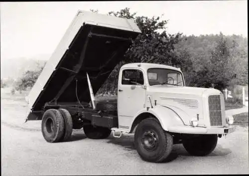 Ak Auto, Mercedes-Lastwagen der 50er Jahre, Mercedes LK 334-Kipper