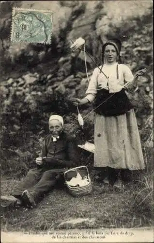 Ak Französische Tracht, Frauen beim Spinnen