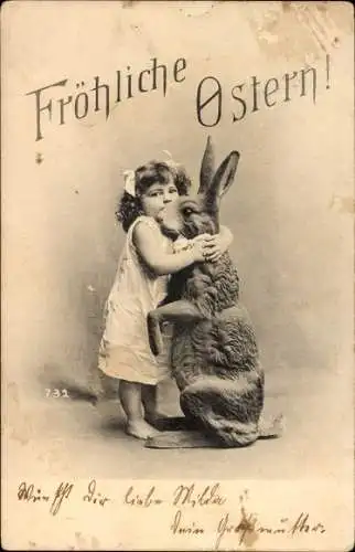 Ak Frohe Ostern, Mädchen, Osterhase, Umarmung