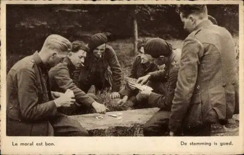 Foto Ak Belgische Soldaten beim Kartenspiel, die Moral ist gut