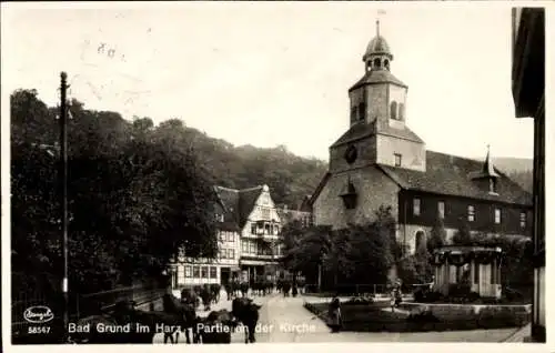 Ak Bad Grund im Harz, Kirche, Passanten, Gebäude