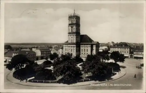 Ak Neustrelitz in Mecklenburg, Stadtkirche