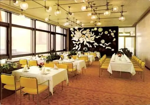 Ak Berlin Mitte, Hauptstadt der DDR, Palast der Republik, Innenansicht, Palast Restaurant