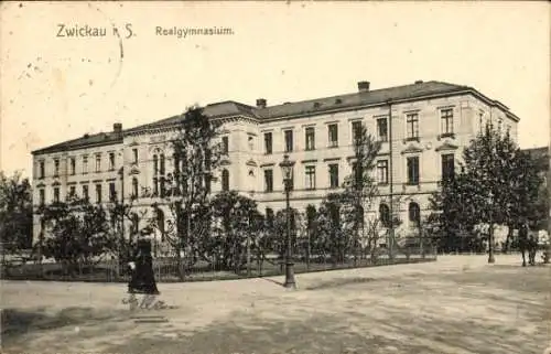 Ak Zwickau in Sachsen, Ansicht der Realschule, Straßenpartie