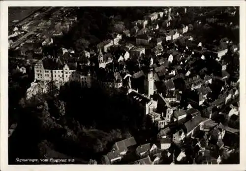 Ak Sigmaringen an der Donau, Sigmaringen vom Flugzeug aus, Schloss  Stadt Sigmaringen