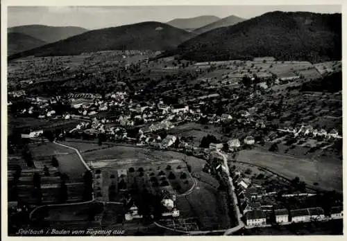 Ak Seelbach in Baden, Totalansicht der Ortschaft, Berge, Fliegeraufnahme