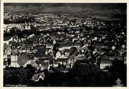 Ak Offenburg im Schwarzwald Ortenaukreis, Ort, Kirchturm, Fliegeraufnahme