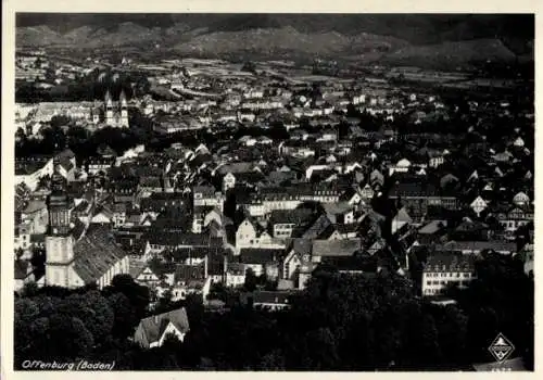 Ak Offenburg im Schwarzwald Ortenaukreis, Ort, Kirchturm, Fliegeraufnahme