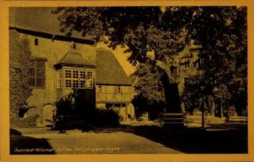 Ak Hansestadt Wismar, Hof der Heiligengeist Kirche