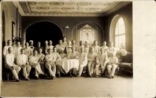 Foto Ak Pulsnitz Sachsen, Soldaten im Lazarett