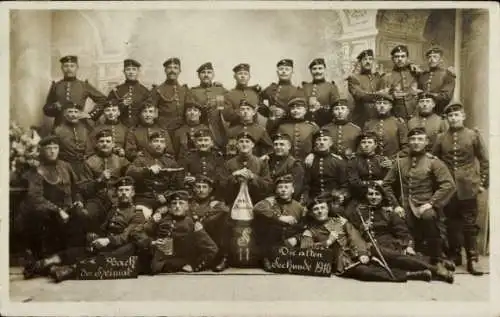 Foto Ak Darmstadt, Deutsche Soldaten in Uniform, Die alten Seehunde 1910