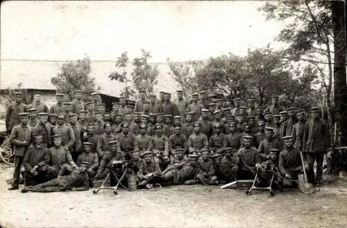 Foto Ak Meßstetten im Zollernalbkreis, Deutsche Soldaten in Uniform, Gruppenbild, Maschinengewehre