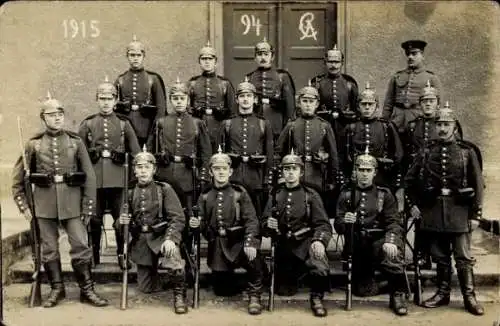 Foto Ak Gruppenbild kaiserliche Soldaten in Uniform, Weimar