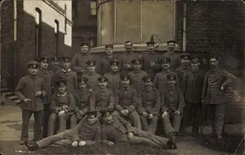 Foto Ak Wesel am Niederrhein, Marien-Hospital, deutsche Soldaten in Uniform