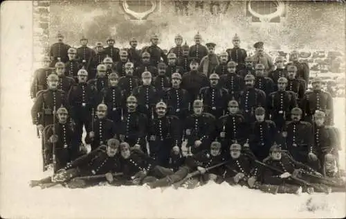 Foto Ak Gruppenbild kaiserliche Soldaten, II. Ers. Batl. I. R. 69, Köln