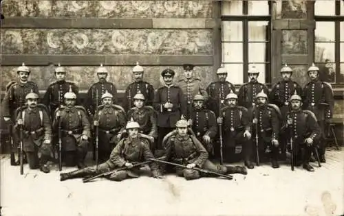 Foto Ak Worms am Rhein, Gruppenbild kaiserliche Soldaten