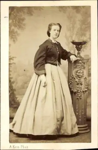 CdV Junge Frau, Portrait