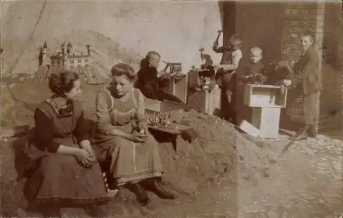 Foto Ak Glöthe Staßfurt im Salzlandkreis, Kinder beim Spielen, Frauen