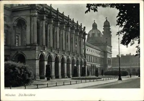 Ak München,. Alte Residenz mit Theatinerkirche