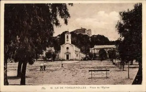 Ak Île de Porquerolles Îles d’Hyères Var, Place de l'Eglise, Kirche