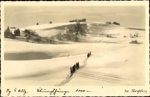 Ak Oy Mittelberg im Allgäu, Gesamtansicht, Menschen, Schnee