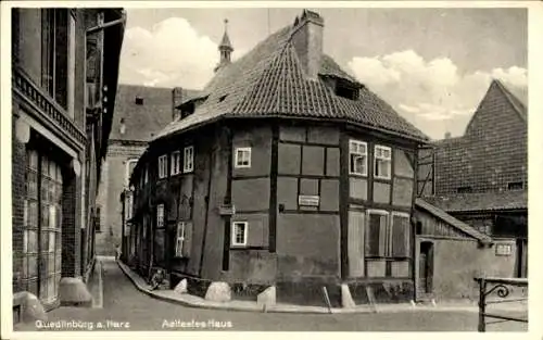 Ak Quedlinburg im Harz, Fachwerkhaus, Kopfsteinpflaster, Gasse