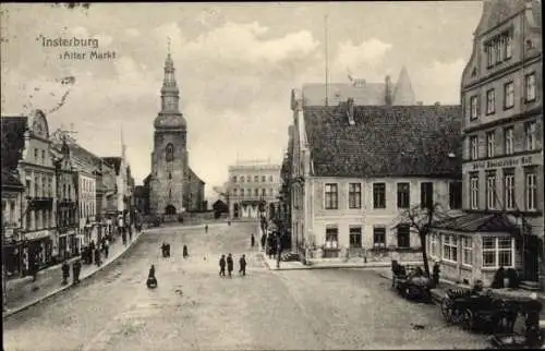 Ak Tschernjachowsk Insterburg Ostpreußen, Alter Markt, Kirchturm, historische Architektur, Men...