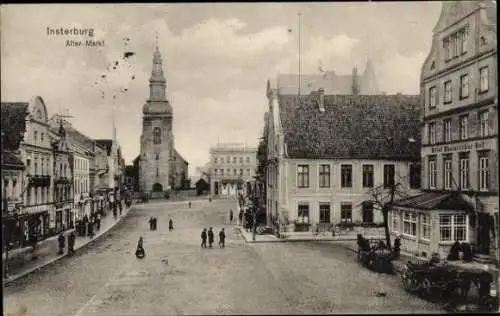 Ak Tschernjachowsk Insterburg Ostpreußen, Alter Markt, Kirche, historische Gebäude, Menschen a...