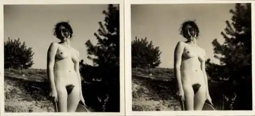 Stereo Foto: Gerhard Riebicke Erotik, Frauenakt, stehend in der Natur