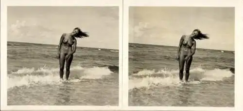 Stereo Foto: Gerhard Riebicke Erotik, Nackte Frau im Wasser, Wellen, Frauenakt