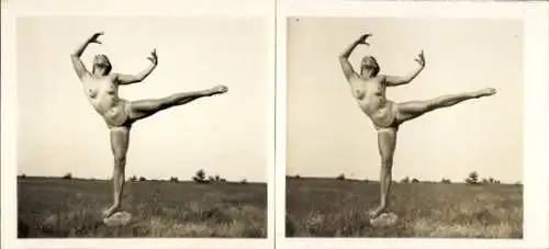 Stereo Foto: Gerhard Riebicke Erotik, Frauenakt, Pose auf einem Bein stehend