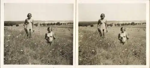 Stereo Foto: Gerhard Riebicke Erotik, Frauenakt, zwei Frauen auf einer Blumenwiese