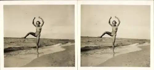 Stereo Foto: Gerhard Riebicke Erotik, Nackte Frau posiert am Strand, Frauenakt, Wellen