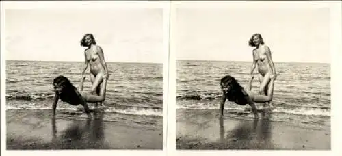 Stereo Foto: Gerhard Riebicke Erotik, Nackte Frauen am Strand, Wellen