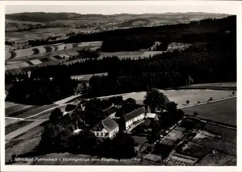 Ak Fahrenbach Tröstau im Fichtelgebirge, Schlossgut Fahrenbach, Fliegeraufnahme