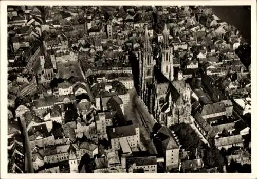 Ak Nürnberg in Mittelfranken, Luftaufnahme der Stadt Nürnberg mit Blick auf die Lorenzkirche