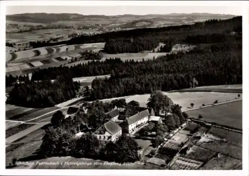 Ak Fahrenbach Tröstau im Fichtelgebirge, Schlossgut Fahrenbach, Fliegeraufnahme