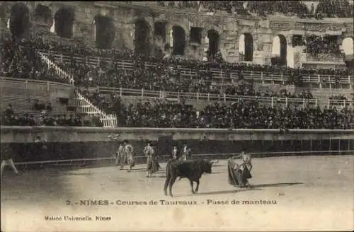 Ak Nimes, Stierkampf Arena, Passe de manteau