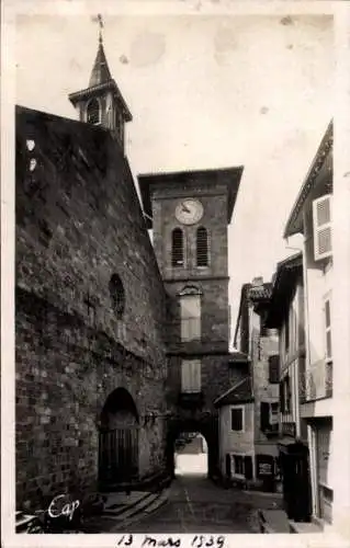 Ak Saint Jean Pied de Port Pyrénées Atlantiques, Kirche, Tor