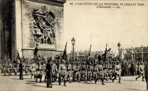 Ak Paris VIII, Arc de Triomphe, Tag des Sieges, 14. Juli 1919, Infanterie