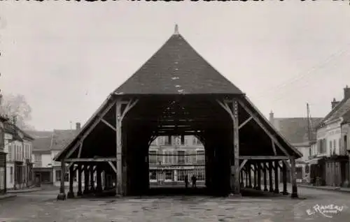 Ak Milly la Forêt Essonne, Les Halles