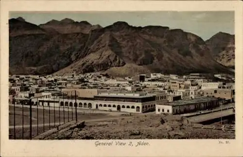 Ak Aden Jemen, Blick auf  im Vordergrund ein Zaun, dahinter eine Stadt, dahinter Berge