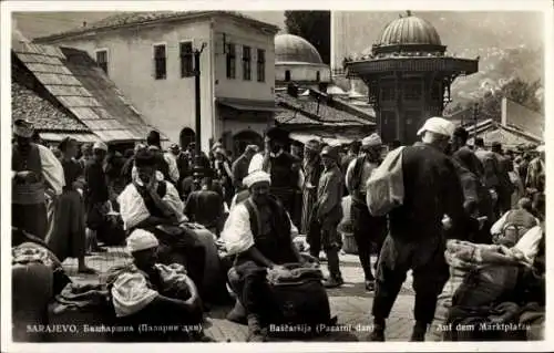 Ak Sarajevo Bosnien Herzegowina, auf dem Marktplatz