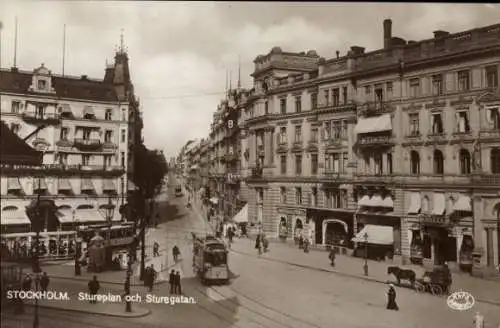 Ak Stockholm Schweden, Stureplan och Sturegatan, Straßenbahn, Geschäfte