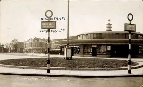 PC London Southgate, Station