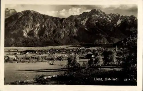 Ak Lienz in Tirol, Blick über das Tal