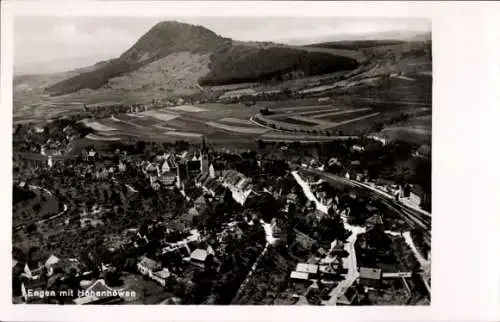 Ak Engen im Hegau, Panorama, Hohenhöwen, Fliegeraufnahme