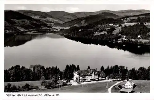 Ak Titisee Neustadt im Breisgau Hochschwarzwald, Hotel Titisee, Fliegeraufnahme